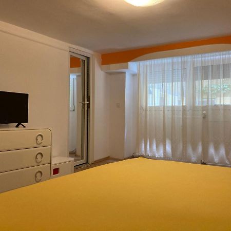 Ultracentral Apartment Near Moscovitz Palace Oradea Buitenkant foto
