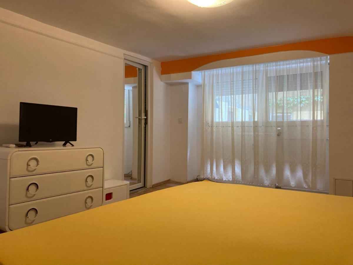 Ultracentral Apartment Near Moscovitz Palace Oradea Buitenkant foto